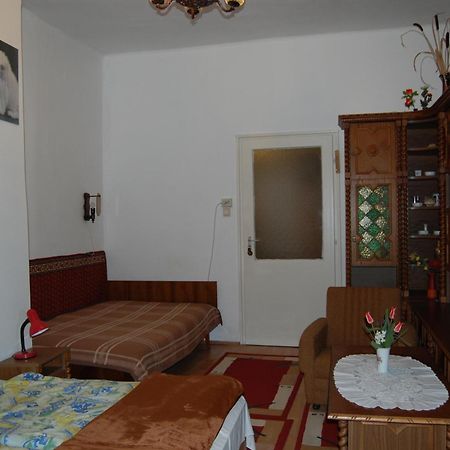Zach Klara Utcai Apartman Visegrad Room photo