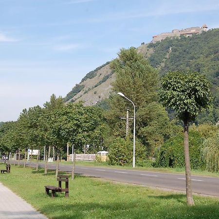Zach Klara Utcai Apartman Visegrad Exterior photo
